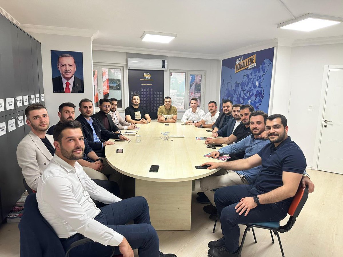 İl Başkanımız Çağatay ÇAĞLAYAN öncülüğünde, İlçe Gençlik Kolları Başkanımız Olcay KARARAŞ ın katılımı ile İlçe Gençlik Kolları Başkanları toplantımızı gerçekleştirdik.
Toplantımız Hayırlara Vesile Olsun