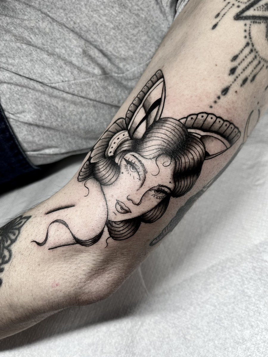 RT et LIKE appréciés 🫶🏻
encore un petit récap des derniers tattoos réalisés 
INSTA : shana_paeonia