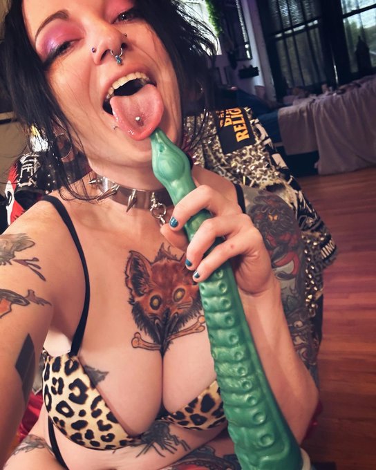 Vote for me for BEST PUNK CAM in the 2024 AltStar Awards! @AltPornNet   Vote here: https://t.co/17HJo8uP0M  Check