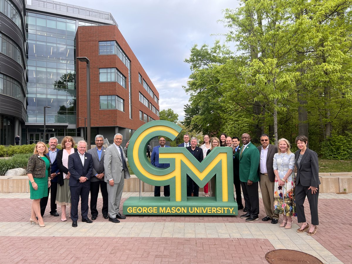 This morning’s meeting of the @Costello_Biz vDean’s Advisory Council featured remarks by @georgemasonu President Dr. Gregory Washington, and included a photo opportunity with the newly revealed Mason logo on Wilkins Plaza. #AllTogetherDifferent #CostelloMeansBusiness