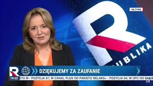 Polak ogląda TV Republika