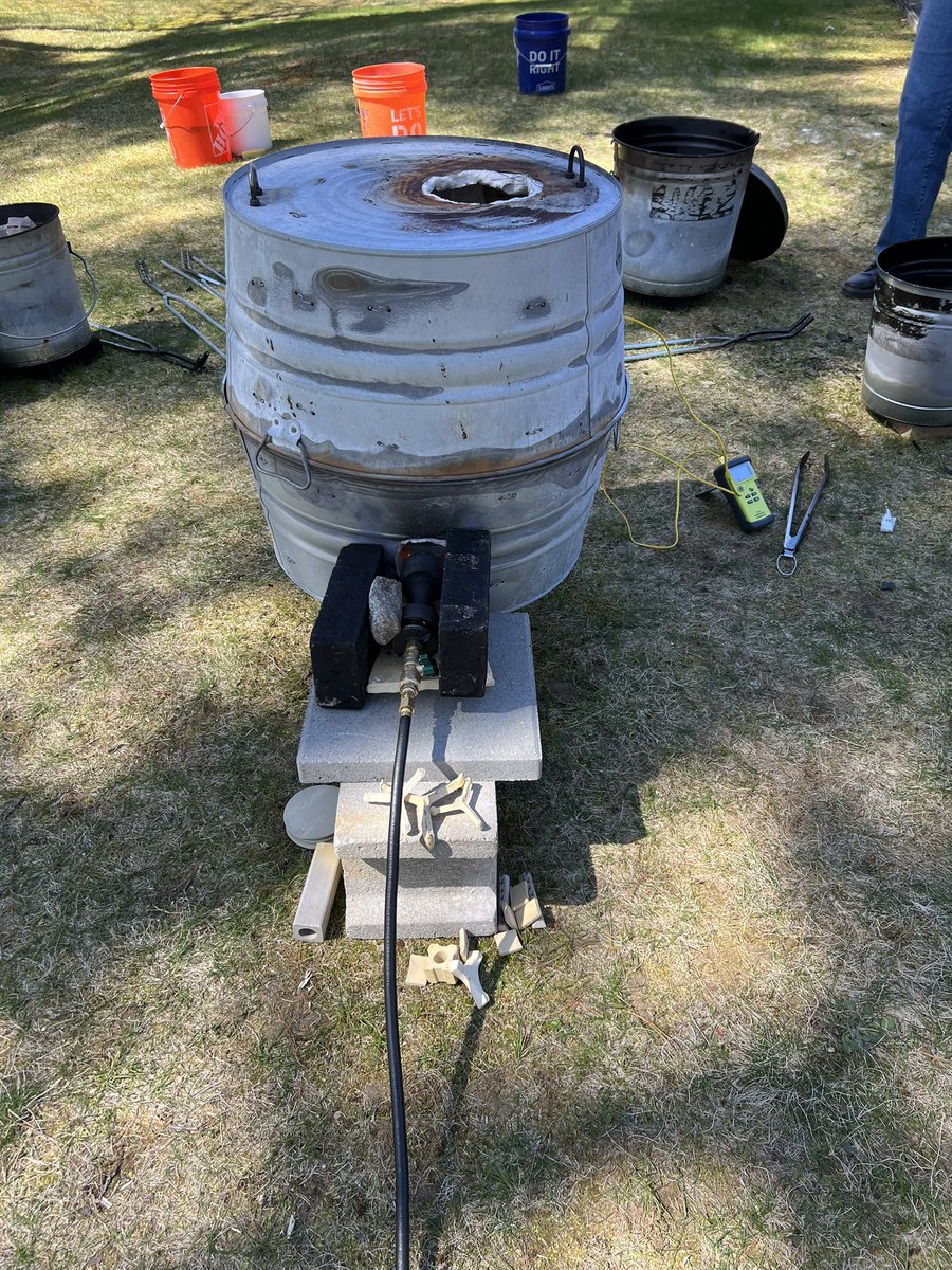 johnsonb_ms's tweet photo. AP3D is raku firing. We are firing pieces for the upcoming exam submission.
#raku #ap3d #franklinhighschool https://t.co/kl03qrsMpW