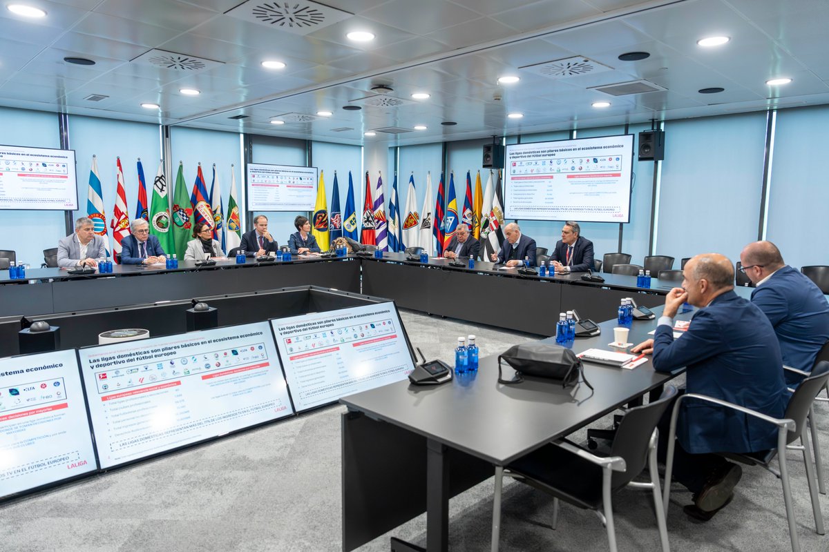 👔The @Senadoesp Committee on Education, Vocational Training and Sport visited LALIGA headquarters. @TebasJavier and the delegation discussed various topics: 💻LALIGA's anti-piracy tools 📉Economic and sporting impact of the Super League 🇪🇺Importance of Europe's sporting model