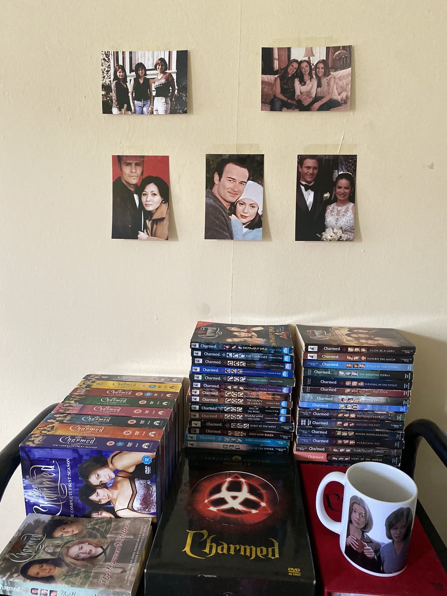 charmeddiscord's tweet photo. #charmed #charmedcollection #charmedbook #charmedtv https://t.co/cg0Qft9mrG