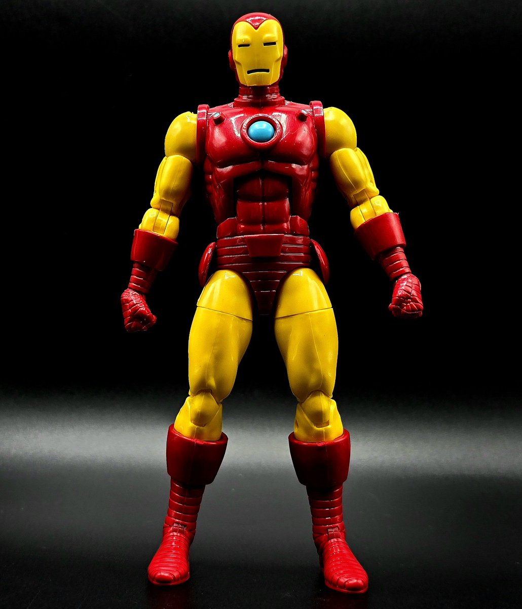 #Hasbro #marvellegends #marvel #IronMan #Model04 #TonyStark  #MK4 #superheroes #Avengers #actionfigures #toyphotography #actionfigurephotography #comics