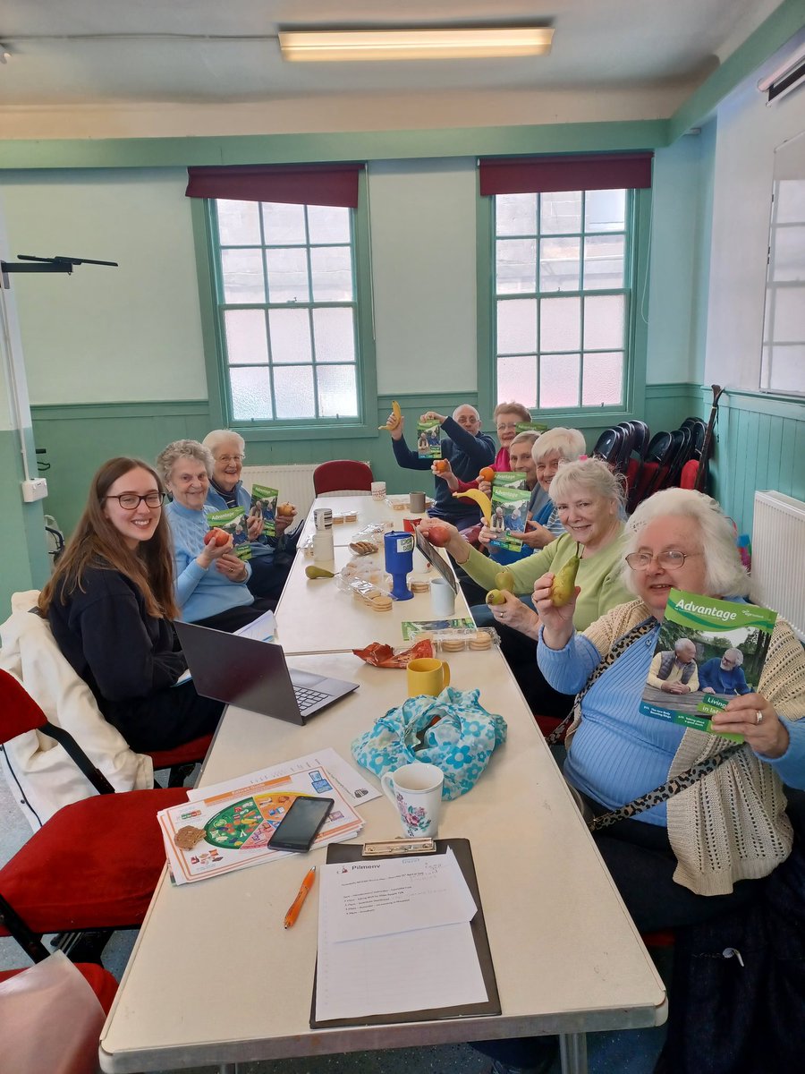 Thanks Emma from @EdinComFood for an very informative Talk on Healthy Eating for Older Adults at Portobello NEECAG (Forum for 50+) Plus a selection of fruit for Participants to take home 🍉🍏🍇🍍🥭 If you would like to join our lively forum, please get in touch with PDP 📞📮🖥