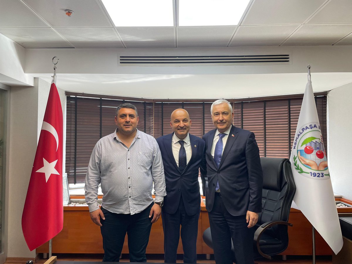 Kemalpaşa Belediye Başkanımız Mehmet Türkmen'i ziyaret ederek hayırlı olsun dileklerinde bulunduk. Başkanımıza görevinde ve çalışmalarında başarılar diliyorum.