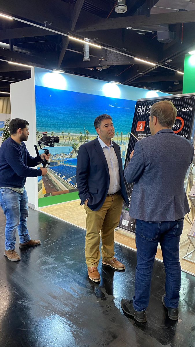 🎉 Esta semana estamos en la feria IFH y ¡los mejores momentos merecen ser compartidos! 📸 No te pierdas nuestras fotos de los momentos más destacados y todo lo bonito que estamos experimentando en el stand de Abora Solar. ¡Síguenos para no perderte nada! #IFH #Feria