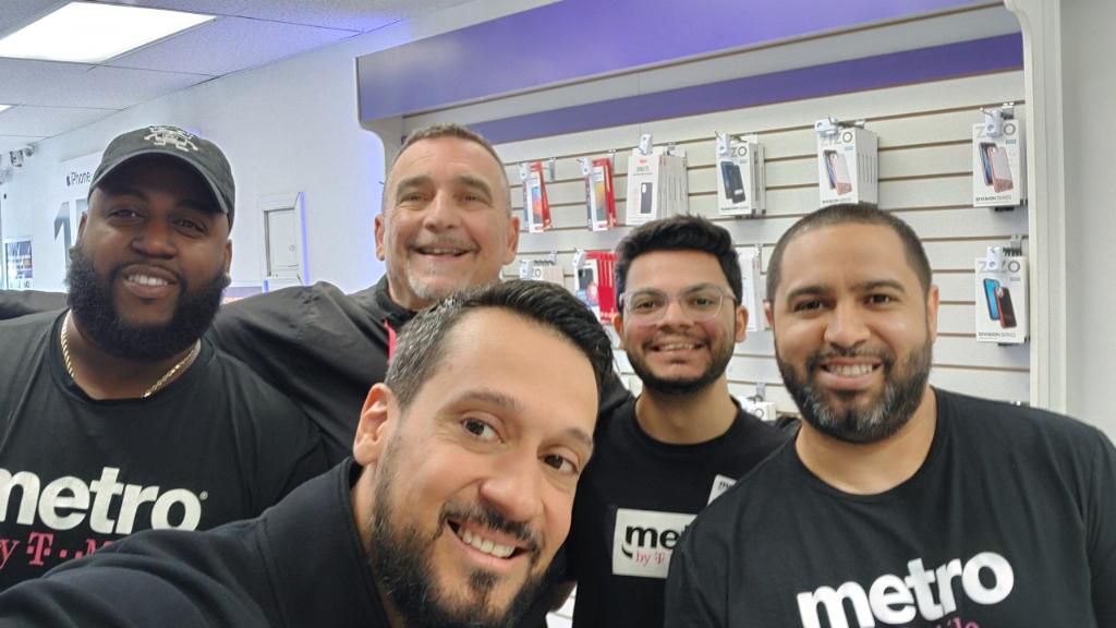 Always a 💥 blast 💥 with #teampcg, RDMs & Senior Managers...Gotta get a feel for the local store vibes. #TeamWork #RetailLife #metrobytmobile #nadayadayada 

📍 Brownsville Brooklyn NY