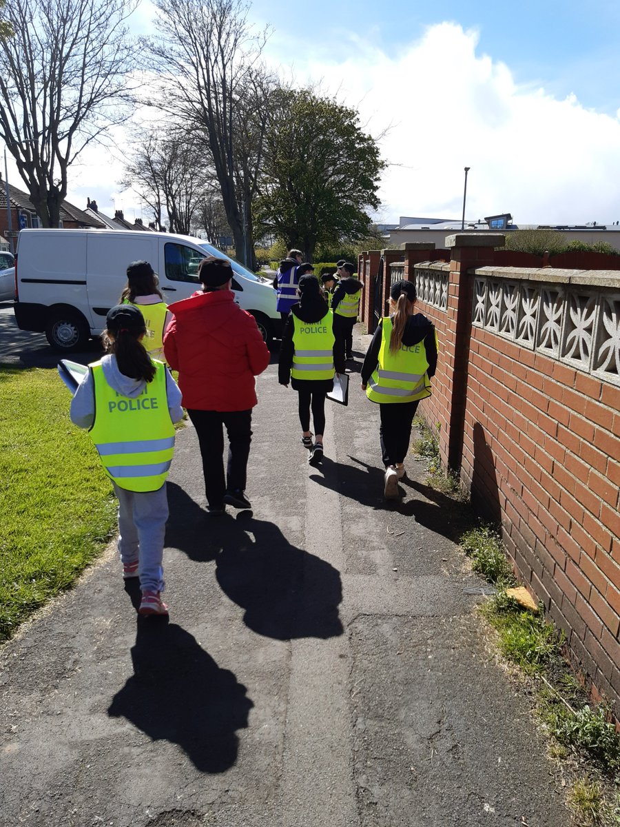 Bay Primary Mini Police have been out and about today delivering  Crime Prevention advice to local residents in the area and looking at how homes are made more secure

#minipolice
#bayprimary
#crime reduction