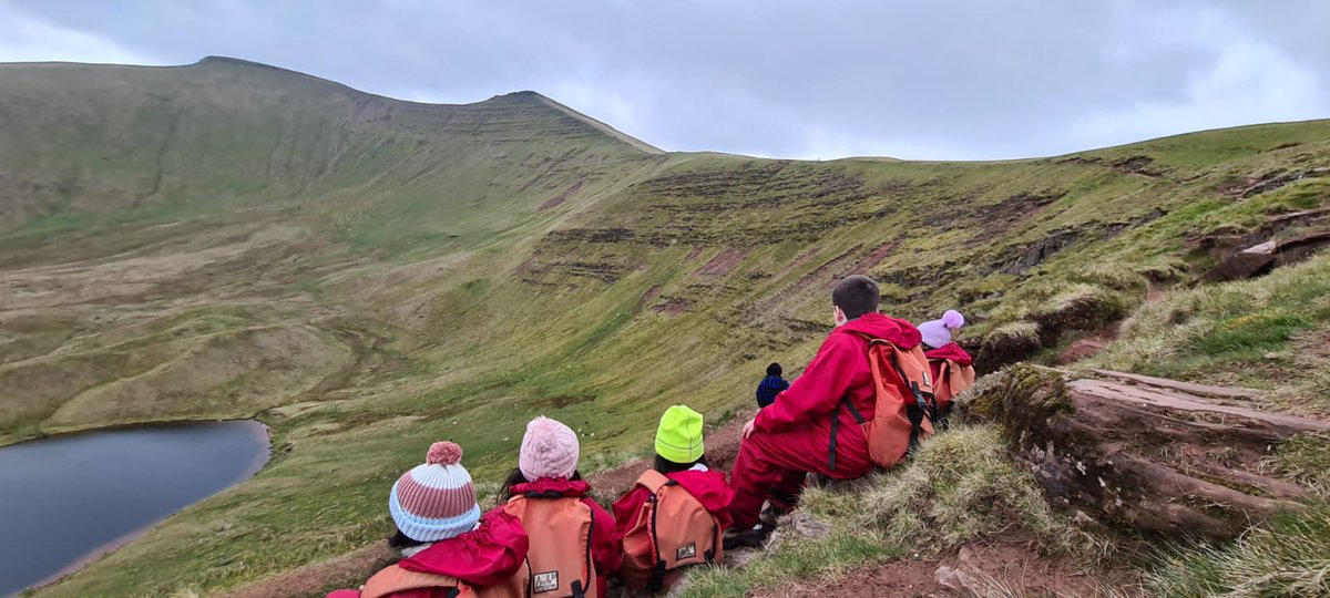 Not a bad view for @aldgateschool students on their mountain walk today 💚 thank you to @Portal_Trust for giving them these opportunities!