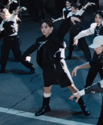 the seungkwan all black attire with chains and boots in question??