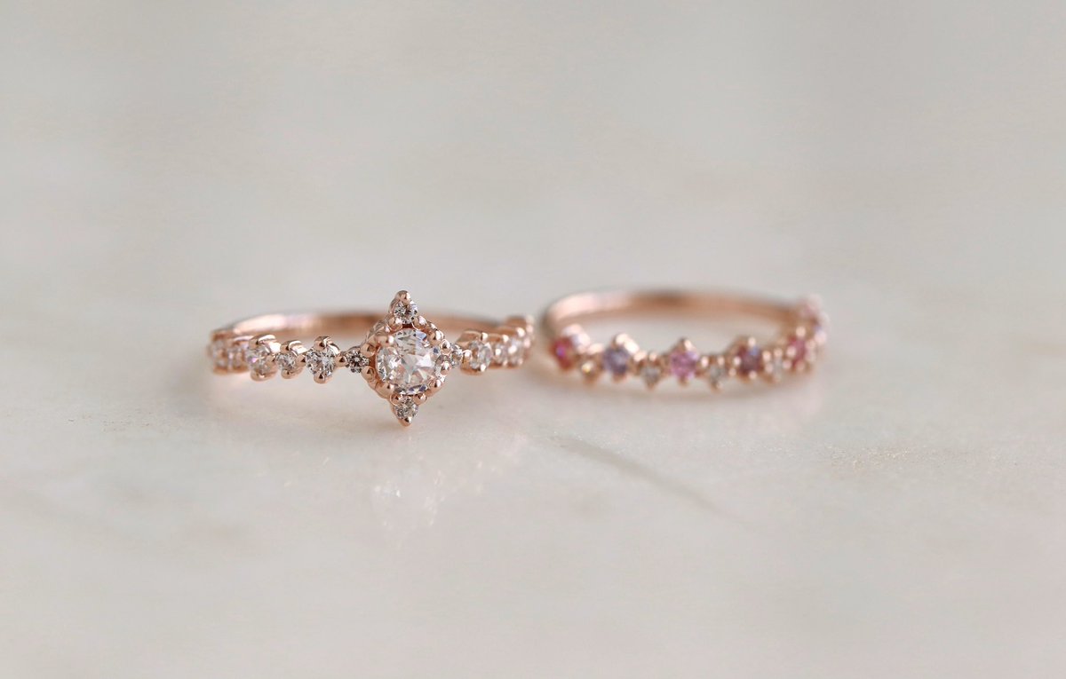 Milky Way with shining pink stars💗

#ring #rosegold #diamondring #stackingrings #handmadejewelry #finejewelry #bespoke #goldring #jewelry #tedandmag