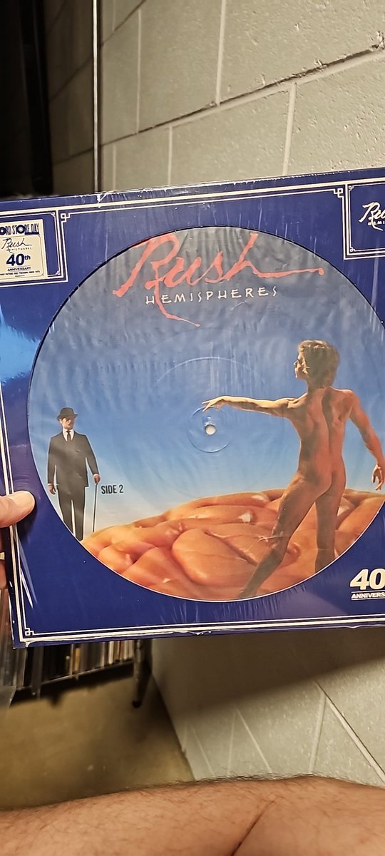 @808CWC @Czar321 @Anthony12895236 Ahshit. But it's Hemispheres !
Thanks for the heads-up. My first experiences w/ vinyl was decades ago prior to pic discs.