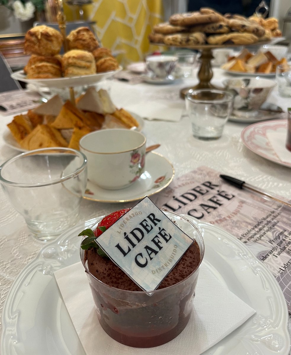 ¡Hoy asistimos a la cita con nuestro Líder-Café! Esta vez sobre el liderazgo distribuido o cómo dirigir una escuela desde la práctica colaborativa. ¡Empezamos!  #LiderazgoparaelAprendizaje @EduCaixa