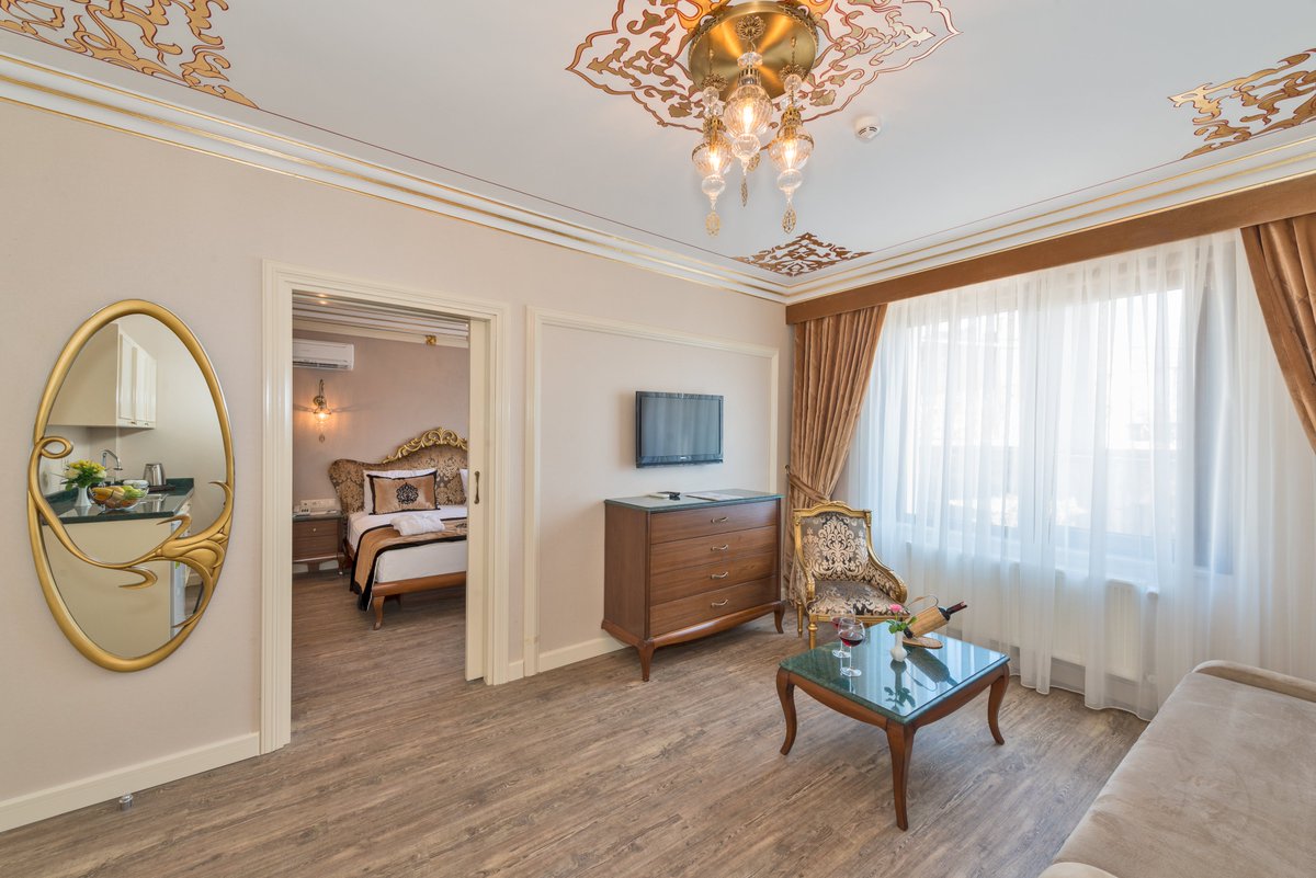 Discover the perfect blend of luxury and convenience at Byzantium Hotel in the heart of Sultanahmet. 

 #SultanahmetLuxury #IstanbulStay #HotelElegance #TravelTurkey #CityRetreat #ComfortMeetsStyle