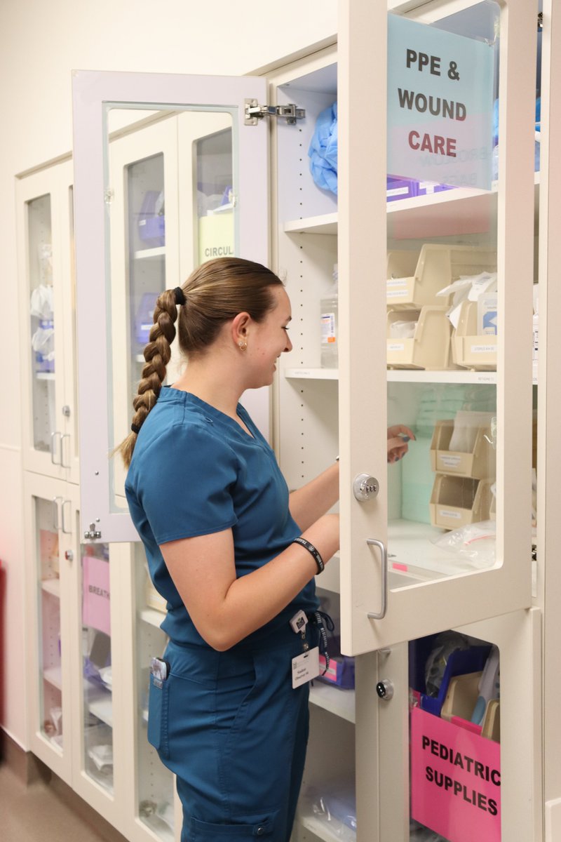 BeltonSchools's tweet photo. We visited Belton High School's Piper Keltner at her internship through @BeltonAcademies. She is interning with @HCAMidwest. #Proud2BPirates #BSDAchieves

She rotates around the hospital, learning about different specialties and procedures. https://t.co/6tSw0dp9Qb