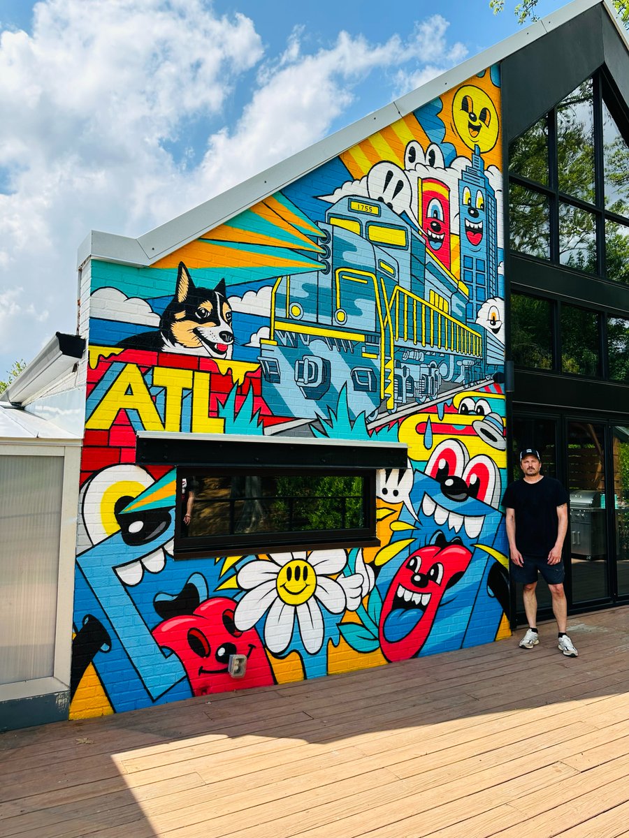 Final shot of my latest mural in ATL on the home of one my collectors.

Loved working with the dynamic shape of the wall and incorporating ATL elements into the piece.