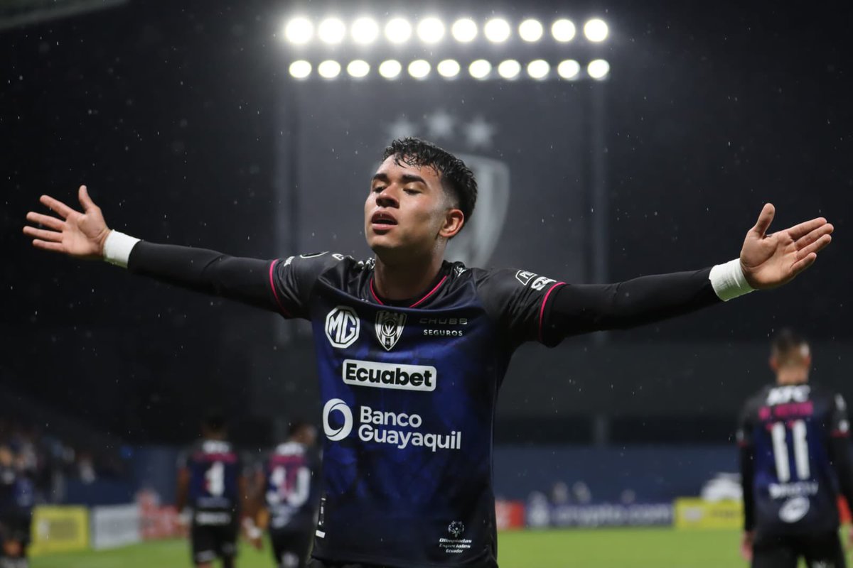 Anoche hubo goles de jugadores muy jóvenes en la #CopaLibertadores

FRANCO MASTANTUONO de #River con 16 años y 254 días

KENDRY PAEZ de #IndependienteDelValle con 16 años y 357 días

¿Pero quienes entran en este ranking de goleadores más jóvenes de la Libertadores? HILO