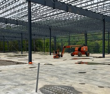 ForzaX1boats's tweet photo. Exciting Update! 🏗️
We're thrilled to report excellent progress on the construction of our manufacturing facility in Marion, North Carolina. The roof structure and trusses are all securely in place, and we're now moving on to the next phase: tie-in and bracing work. 
#forzax1 #ev https://t.co/JEcXEijqKv