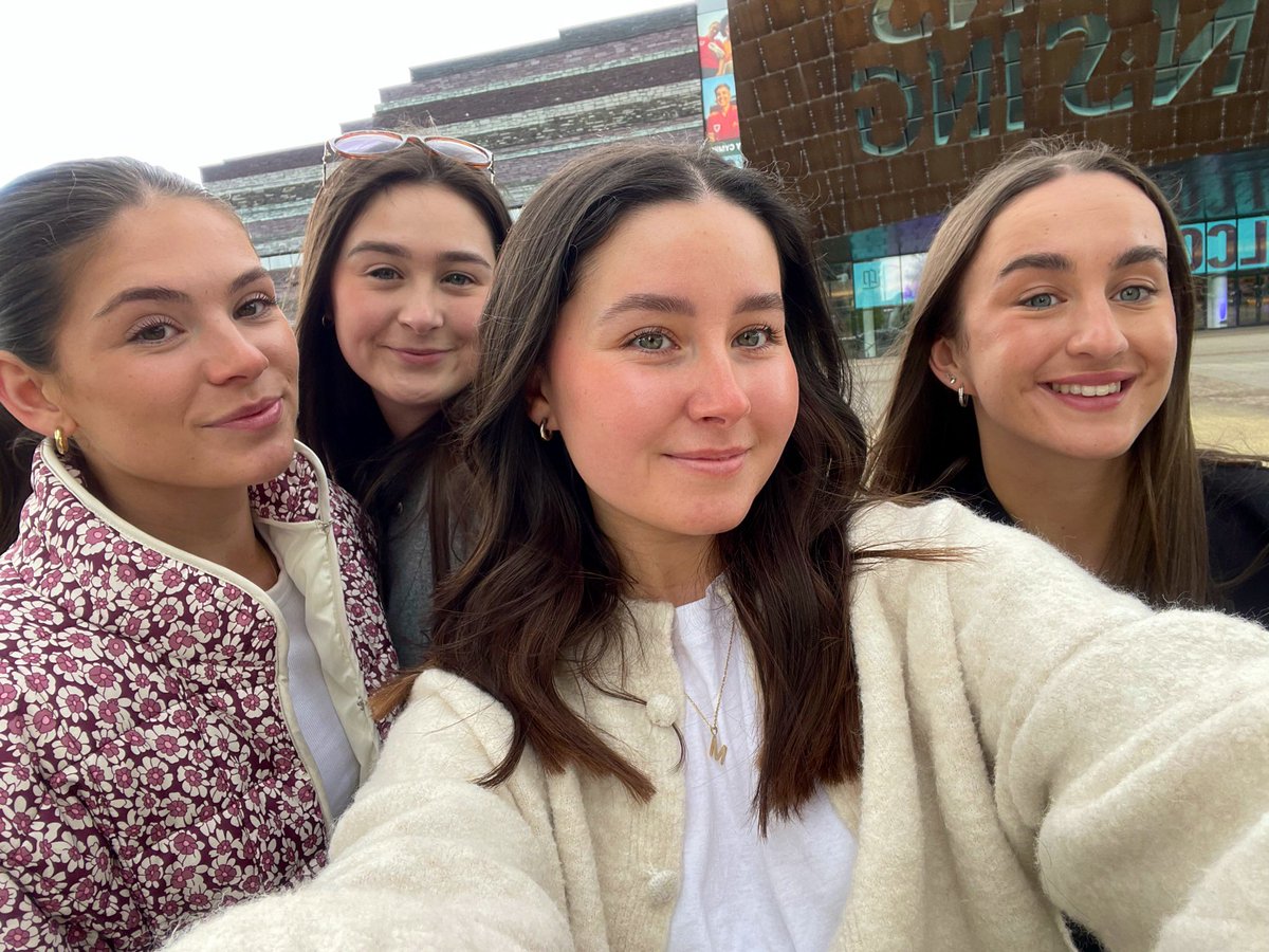 Miss Thomas tweet media