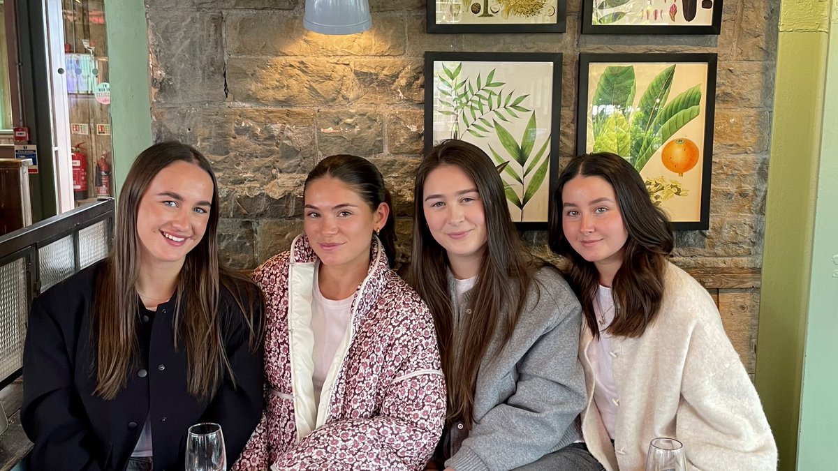 Miss Thomas tweet media