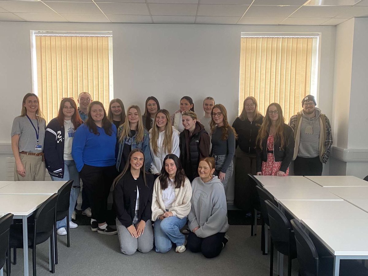 Miss Thomas tweet media