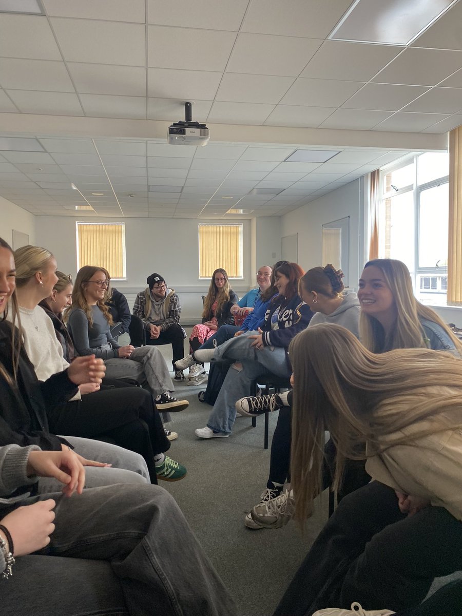 Miss Thomas tweet media