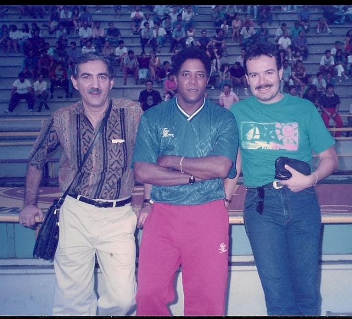 Con un padre radial @wbeimarlodice y un doctor del Fútbol @profematurana Grandes recuerdos 🎙🇨🇴⚽️📻