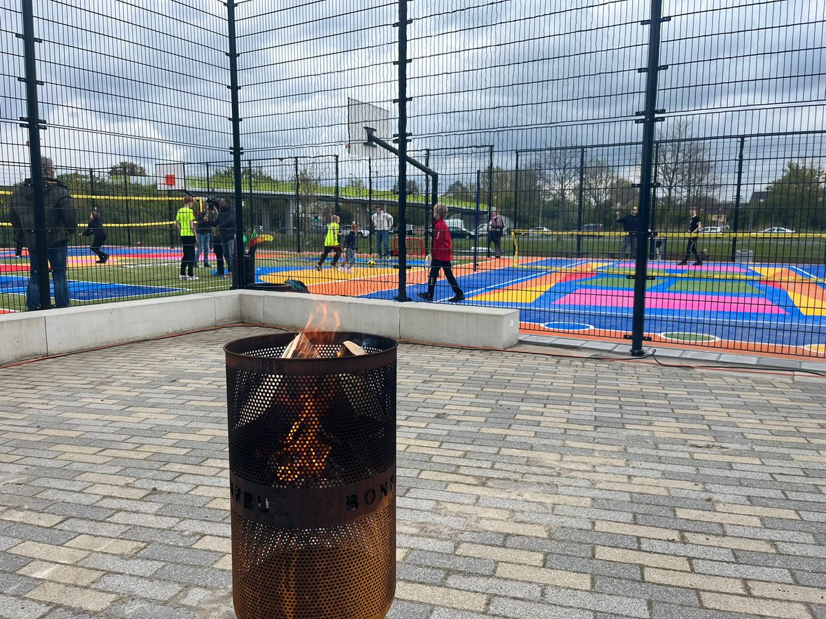 Vandaag is met het aansteken van het Olympisch Sportvuur het atletics sport fields van #Porteum officieel geopend. Wij feliciteren @PorteumOfficial van harte met deze mooie nieuwe sportfaciliteit! #sport #bewegenisgezond #Lelystad #jeugd #beweging #atletiek