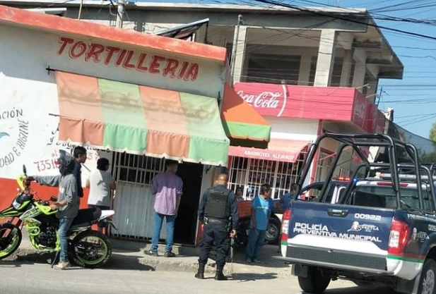 AcaEnElShow's tweet photo. #Inseguridad 

En #Morelos nadie se salva! Cierran 35 tortillerías por inseguridad.

Del 2023 a la fecha al menos 35 tortillerías en el estado han cerrado por robo, extorsión y amenazas, informó el presidente de la masa y la tortilla en Morelos. https://t.co/PbpxwRcZiL