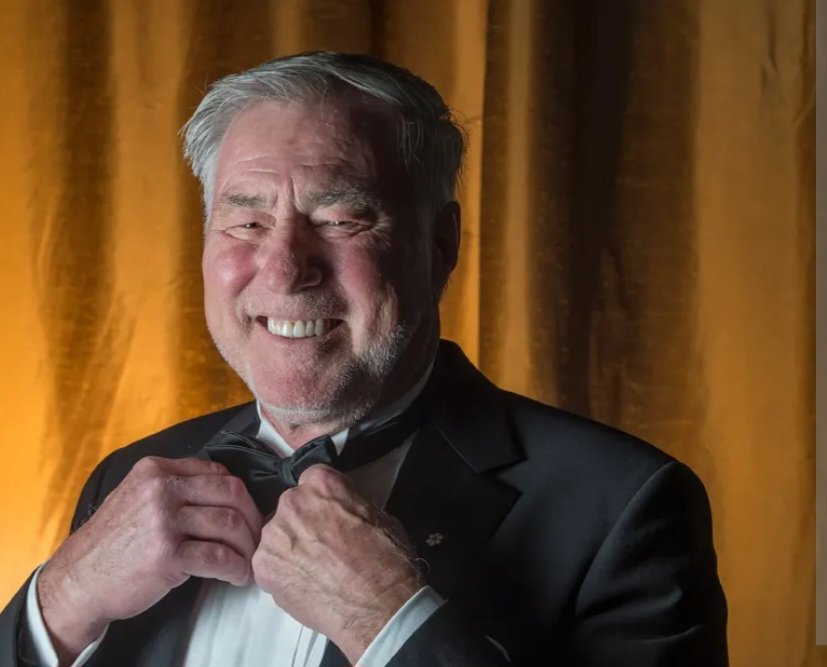 Eric Sprott looking at all the bullshit on twitter, knowing what he owns. 

#HYMC #AMC #IYKYK #MidasTouch