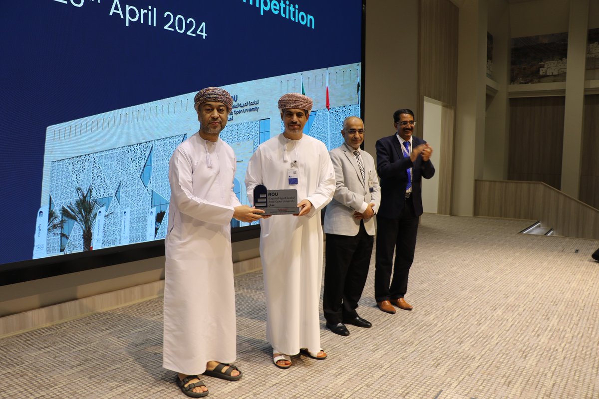 aou_oman's tweet photo. #نبحث_لمستقبل_واعد |
#مسابقة_الابتكار_٢٠٢٤

جانب من تكريم المشاركين وأعضاء لجان التحكيم في #مسابقة_الابتكار_٢٠٢٤ https://t.co/Kt0w4mzGKr