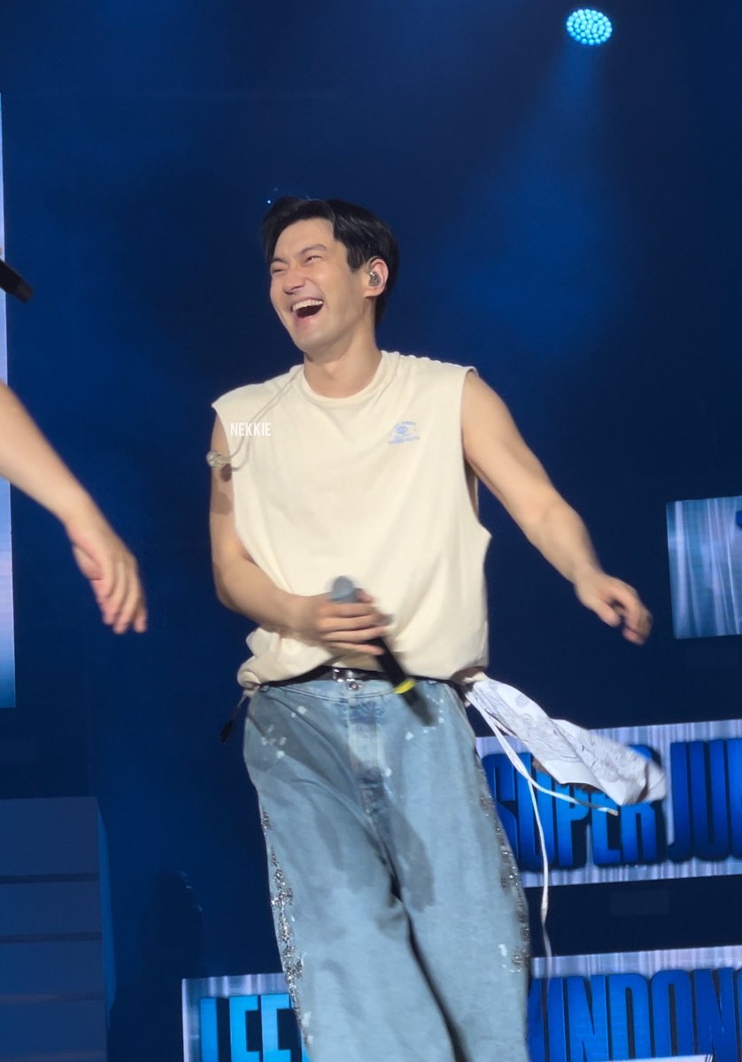 ไม่เห็นพี่ซีวอนยิ้มหัวเราะสดใสเต็มที่ขนาดนี้มานานละ 🥹 #Siwon #SiwonChoi #시원 #최시원 #SUPERJUNIOR_LSS #TheShow_Th3eeGuys #TheShow_Th3eeGuys_in_Taipei