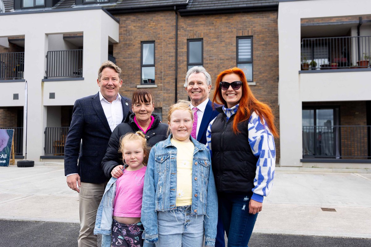 Today, we welcomed Minister for Housing, Local Government and Heritage, @DarraghOBrienTD to Harpurs Cresent in Portlaoise. Harpurs Cresent, completed in September 2023, provides high quality homes for 128 people, strengthening community ties and enhancing local infrastructure.