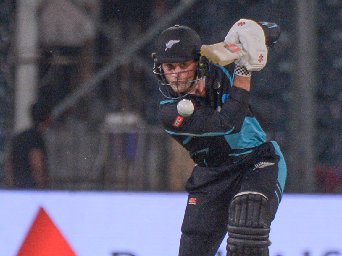 After sharing a 56 run opening stand with Tom Blundell (28 from 15), Tim Robinson brings up his maiden international 50 from 34 balls. 93/1 at 10 overs in Lahore. Dean Foxcroft 8* Watch play LIVE in NZ here | on.nzc.nz/3WbcMzg LIVE scoring | on.nzc.nz/3UzwxzF #PAKvNZ