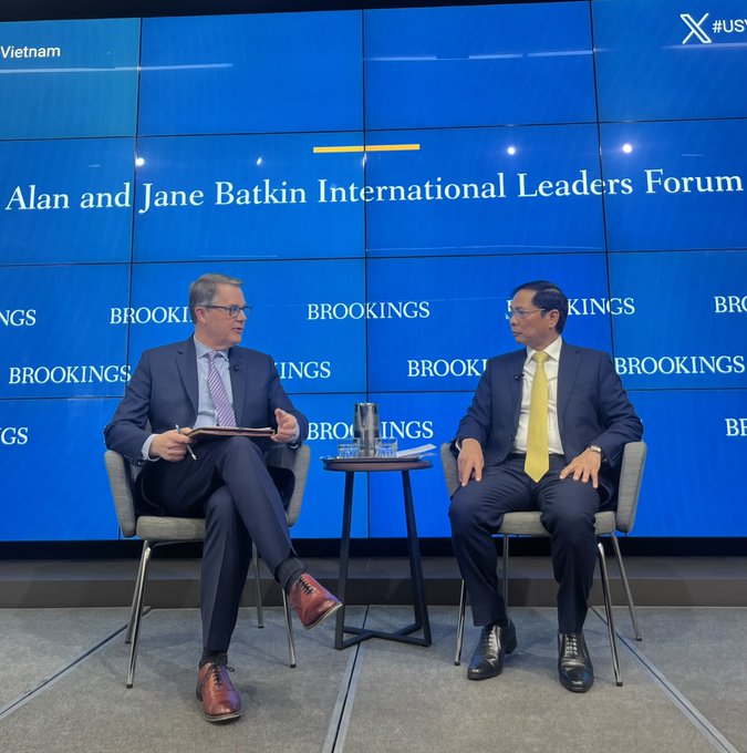 ICYMI: Prof. Jonathan Stromseth joined Vietnam's Foreign Minister @FMBuiThanhSon last month for a discussion on #USVietnam relations as part of the @BrookingsFP Alan and Jane Batkin International Leaders Forum. 🎥Watch the recording: youtube.com/watch?v=v1lyrw…