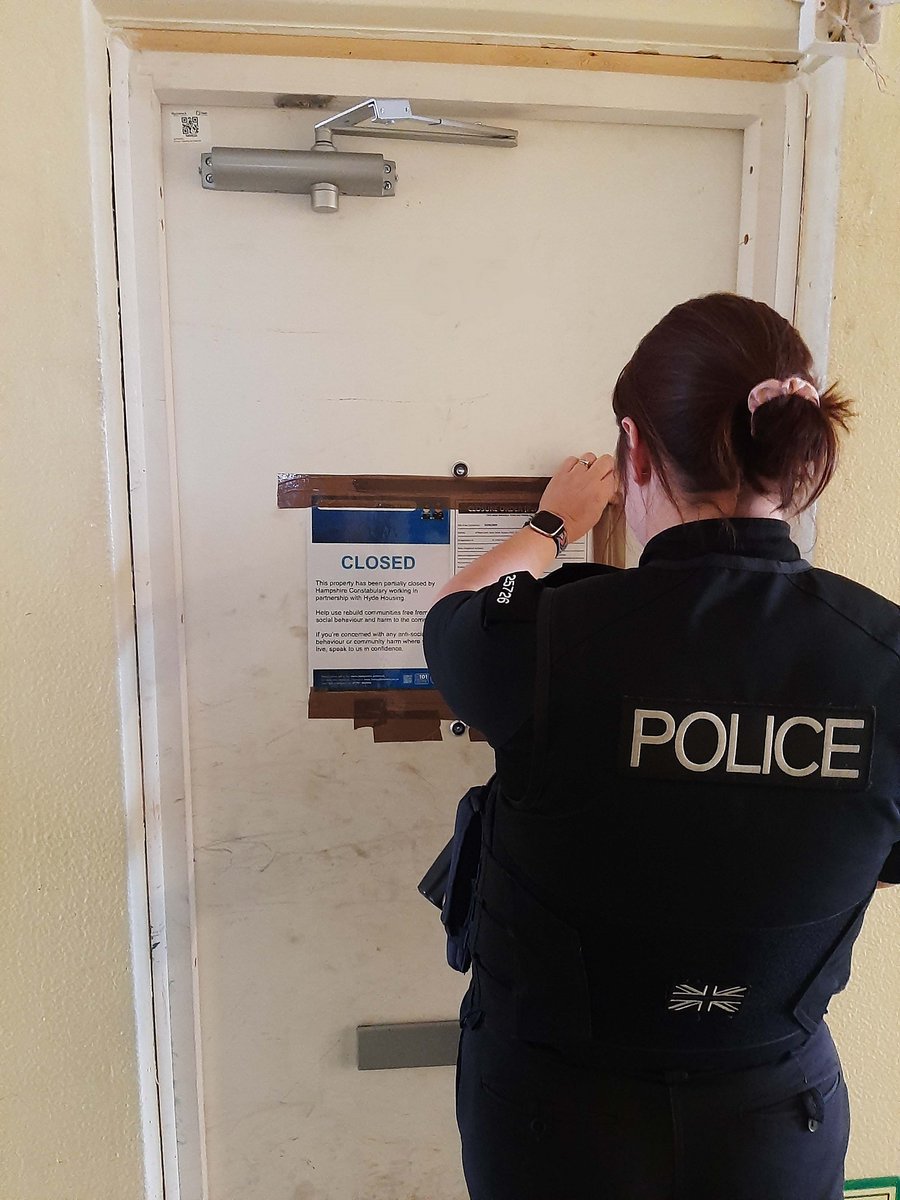 A flat in Blake Court #Gosport has been closed after frequent reports of drug use, violence and disorder. Police teams have carried out regular enforcement at the address in the past to seize drugs & arrest suspects involved in drug supply. More here >>> orlo.uk/EYOeC
