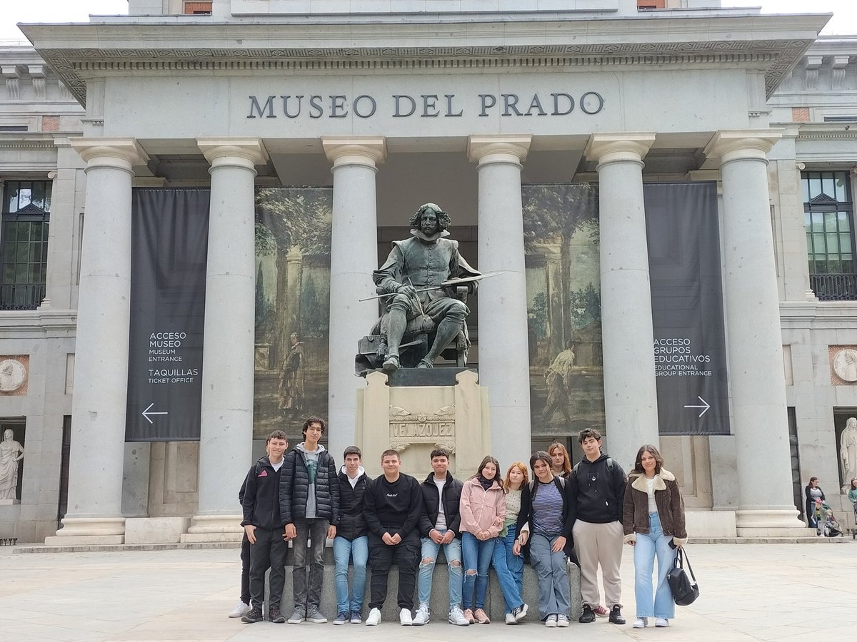 El grupo de B1IE de CCSSyHH del @ieslamerced ha pasado un bonito e interesante día visitando el Madrid del siglo XVIII y las pinturas más importante museo del Prado. @educacyl @uva