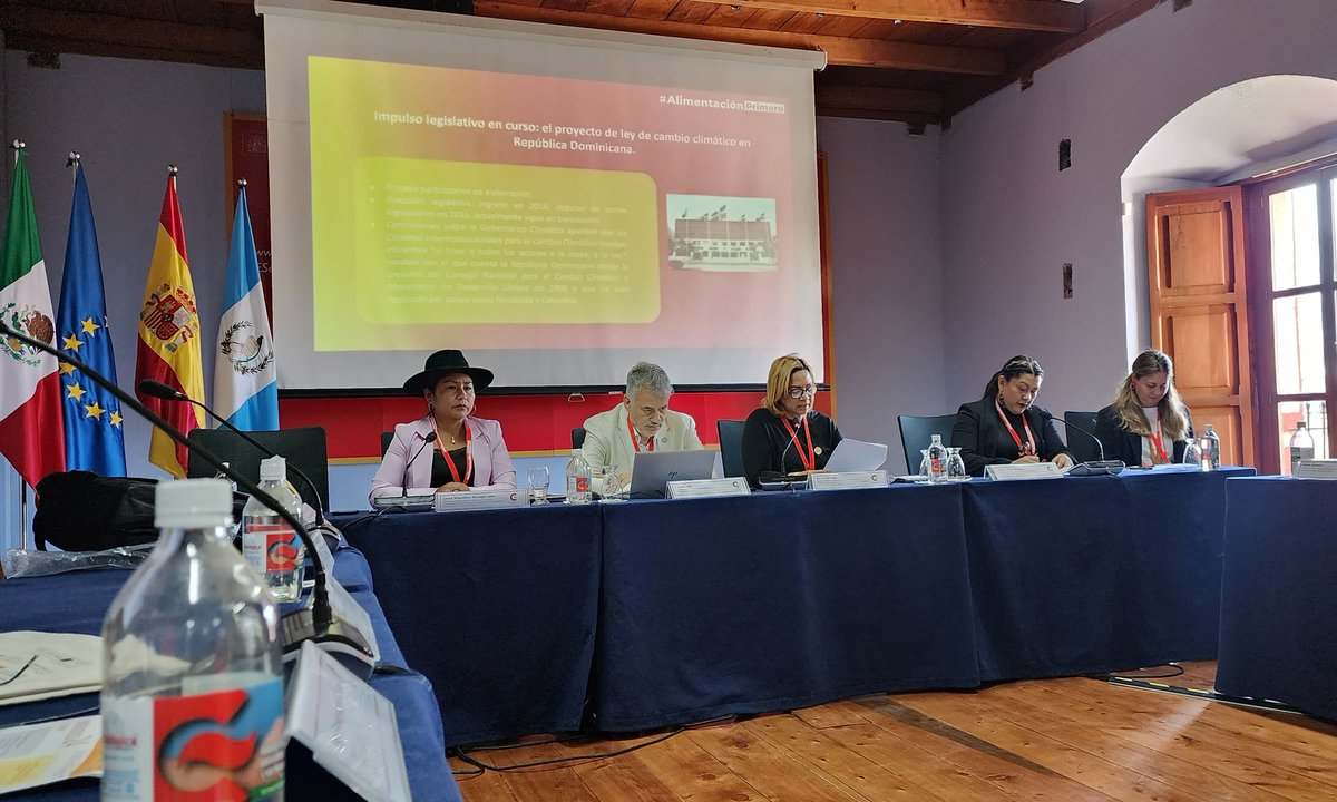ALCsinhambre's tweet photo. ⭕️ Segunda jornada de #AlimentaciónPrimero en @CFCEAntigua avanza con éxito, impulsando la cooperación en políticas públicas para garantizar un futuro sostenible y libre de hambre y malnutrición . 🌱🍽️

✨️Apoya @fao @AECID_es @FIIAPP
@AMEXCID

+info https://t.co/LDBBM6hrax https://t.co/0U1o7pYqea