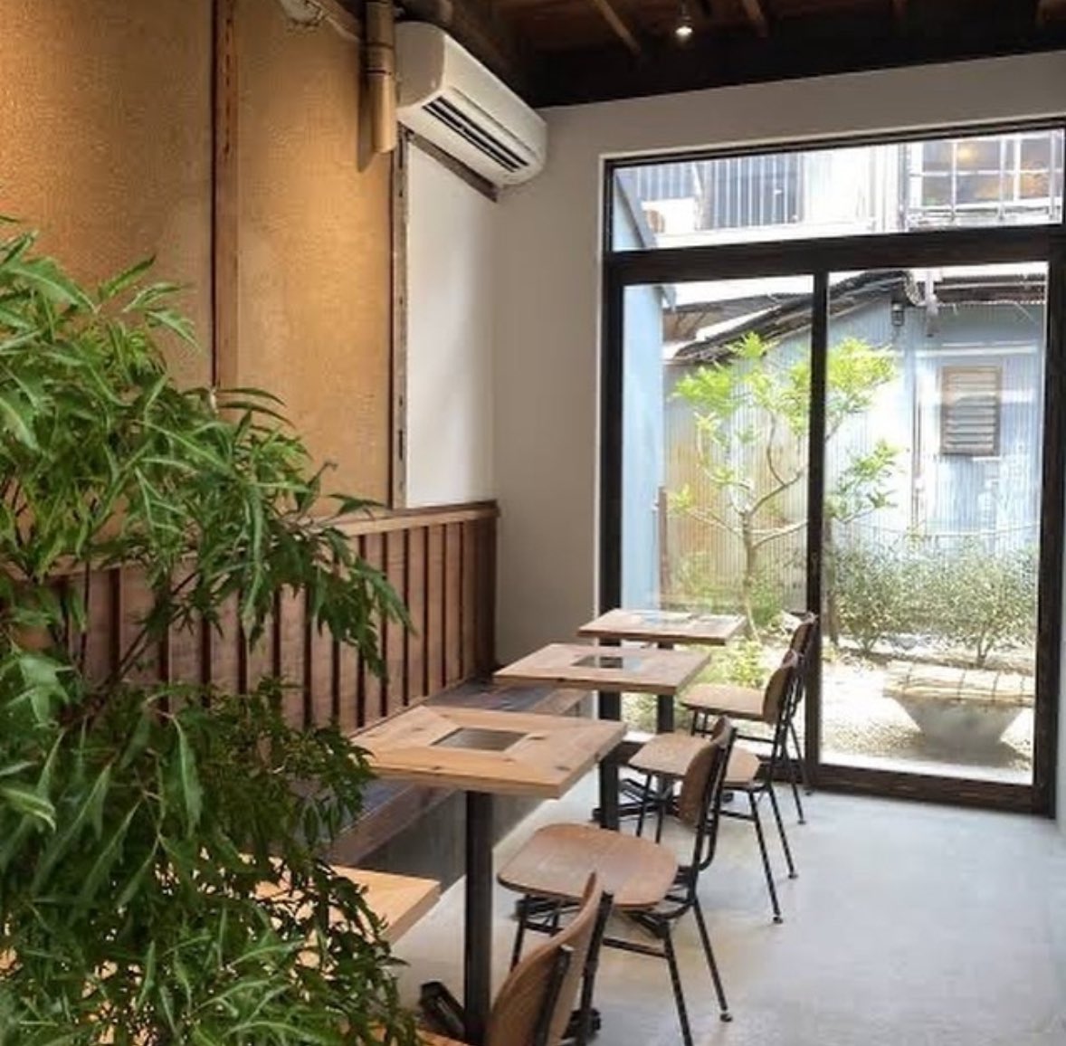 tt0nlee's tweet image. テンさんのもちの写真のカフェはここな気がする🍡西の10velyは行ってみてね🐈‍⬛

Cafe 麩FU-plus
06-6476-8410
大阪府大阪市北区中崎西4-1-1 
tabelog.com/osaka/A2701/A2…

#TEN_FIRST_FANCON_IN_JAPAN