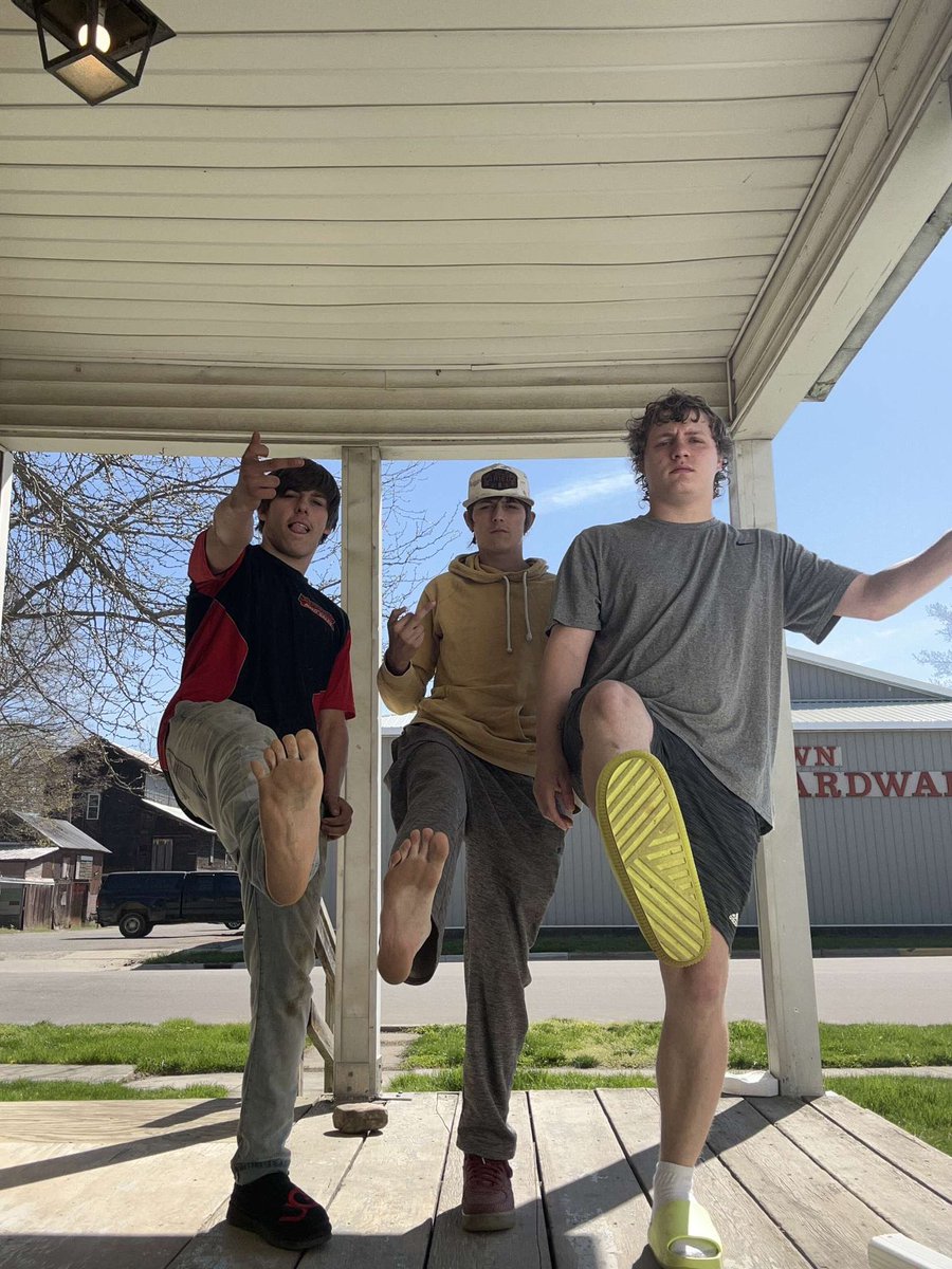 alphakingnike's tweet photo. Get down on all 4s and serve us true kings @alphakinglogan @alphakingnike @JordanD85058045 https://t.co/7ykLrwRTS1