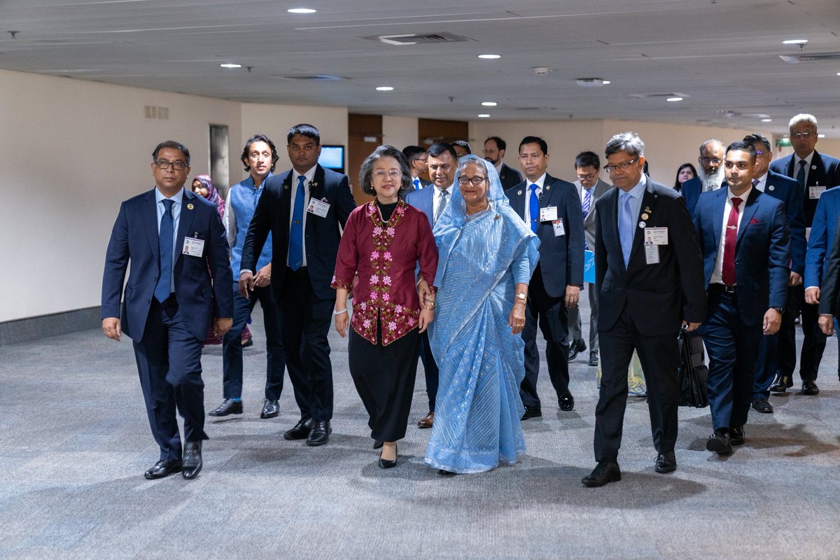 istiak_ahmmad's tweet photo. PM #SheikhHasina has the Executive Secretary of @UNESCAP, @UN_Armida today at the ESCAP HQ in #Bangkok. During the meeting the leaders discussed the collaboration of #SouthAsia &amp; #SouthEastAsia for regional development making #climatefinance more accessible &amp; #energyconnectivity. https://t.co/pS1g5q9JXw