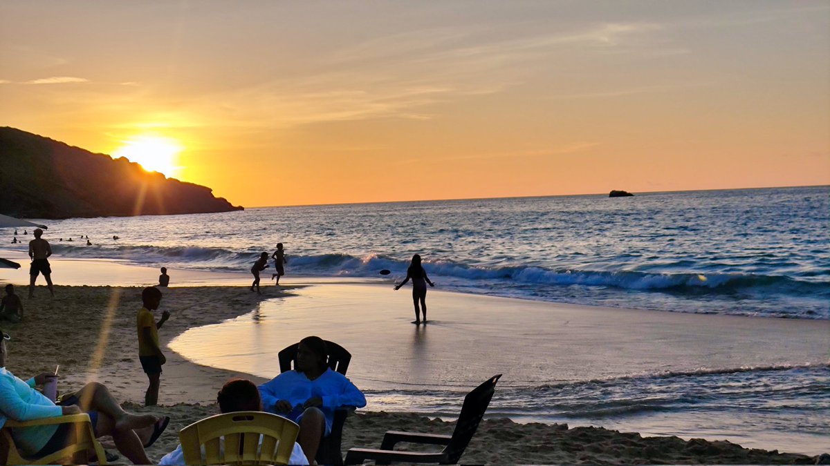 jimenezjma's tweet photo. @maisong De atardeceres, playas hermosas, clima divino, deportes, buenos restaurantes.... https://t.co/Tu2fE32gFf