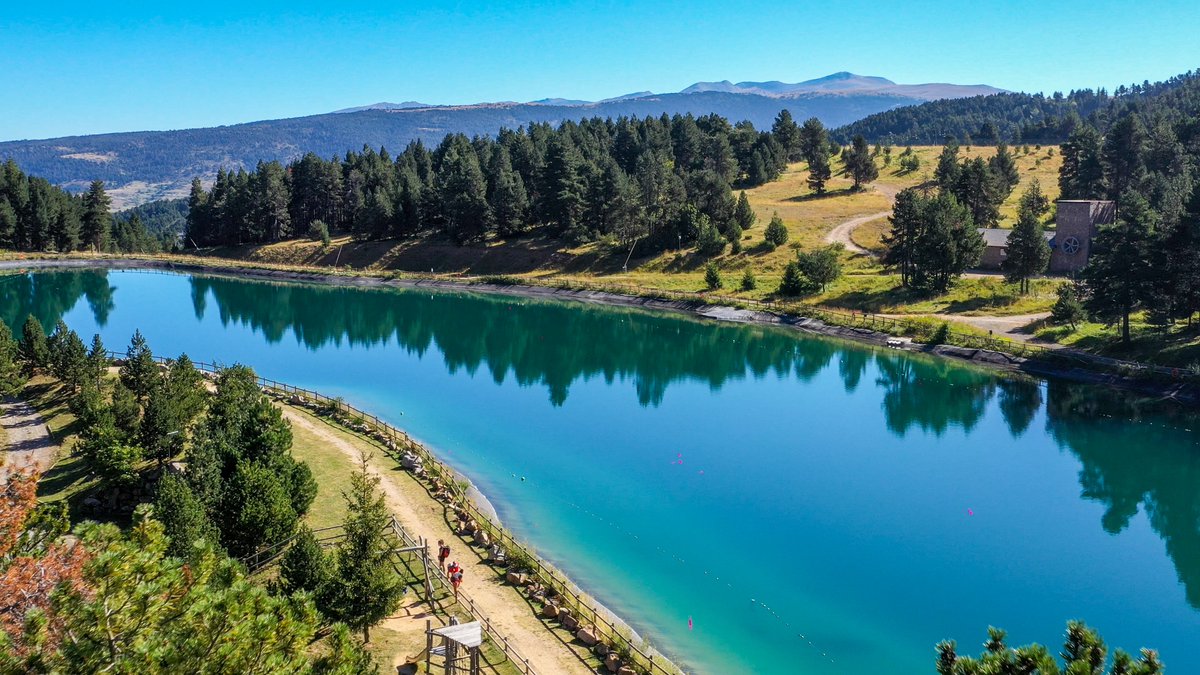 El cicle de l’aigua 💧 és un fenomen natural que descriu el moviment continu de l’aigua entre l’atmosfera, la superfície terrestre i els cossos d’aigua. Coneix els diversos processos del cicle de l'aigua 👉 turismefgc.cat/blog/comenca-e…