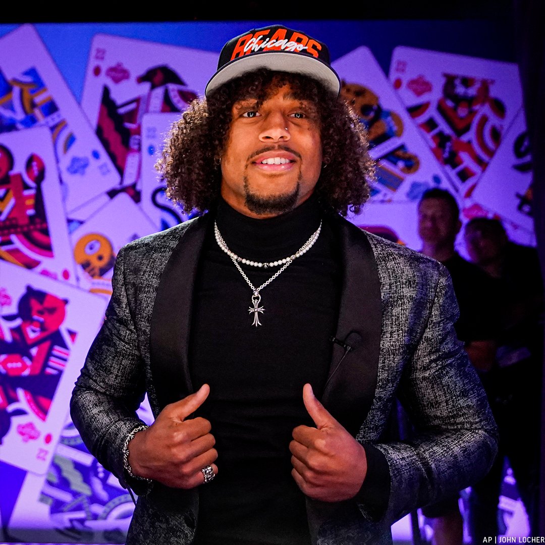 ChicagoBears's tweet photo. More than a hat 🧢