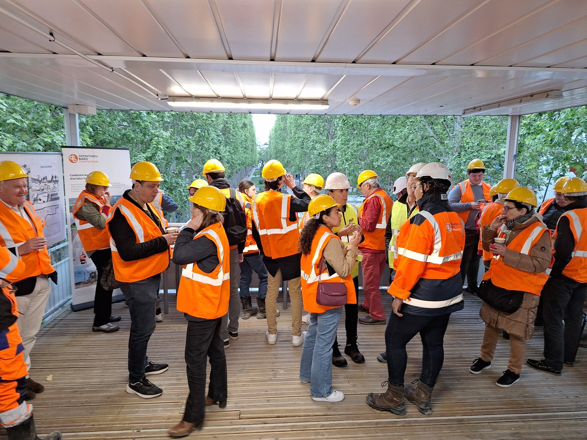 🚧/Ligne C Lundi, une trentaine de riverains a eu l'opportunité de visiter le #chantier de la future #station François Verdier de la #LigneC ➡️ L'occasion d'échanger sur les #travaux en cours et de présenter le chantier aux habitants ! Quelques photos 👇