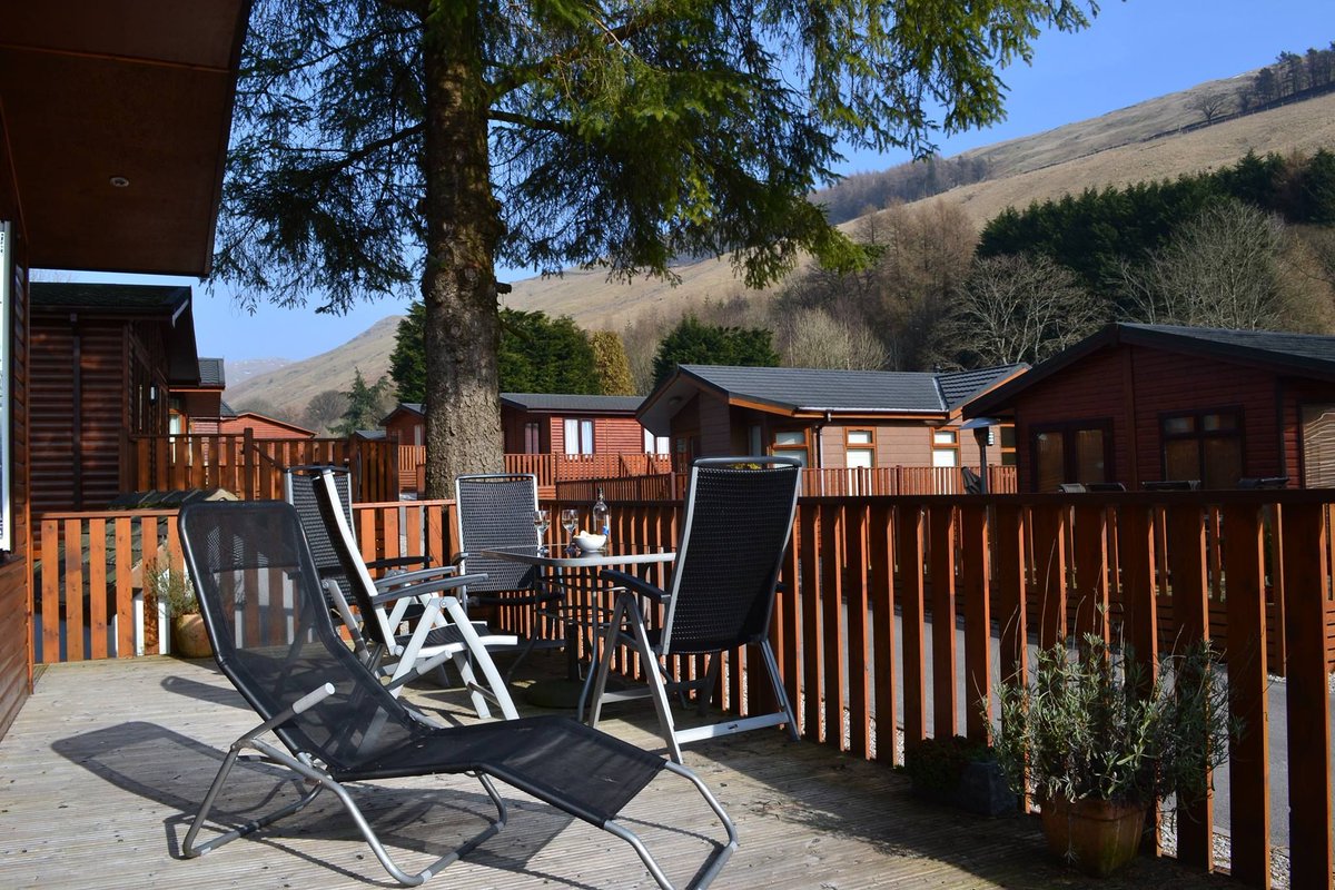 Escape to Lime Fitt Lodge Holidays & enjoy the tranquillity of the Lake District. Book your stay now & create cherished memories in this beautiful corner of Britain! 🏞️🏡

🏡 Self Catering 
aroundaboutbritain.co.uk/Cumbria/7837
 
#LakeDistrict #Troutbeck #Windermere #Cumbria @LimefittLodges