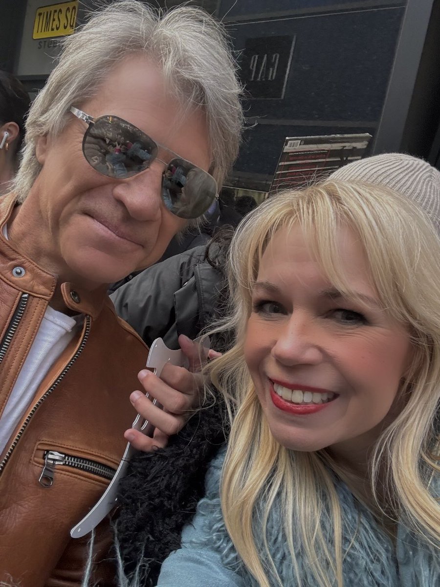 RobertaRT's tweet photo. @jonbonjovi 😊🎶 #JonBonJovi #nyc https://t.co/cIWVDQjCIS