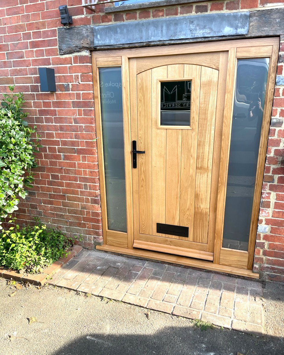 ⚡️It’s #ThrowbackThursday

Take a look at this bespoke European oak door and frame we manufactured and installed last year 

The door has been fitted with multi point locks and black ironmongery supplied by @Coastal_Group  

#hailsham #polegate #lewes #uckfield #eastsussex